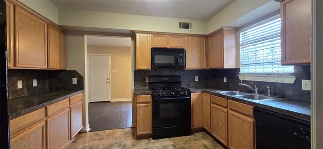 Photo - 7929 Comal St
