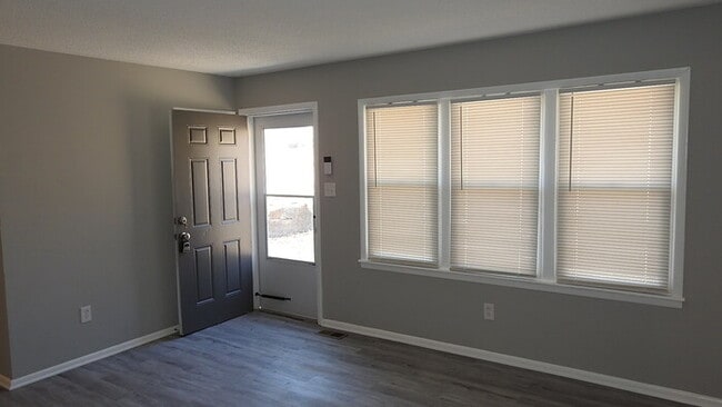 Photo - Cozy 3 bedrooms and 2 full baths home located on Holt Lane in Kansas City, KS