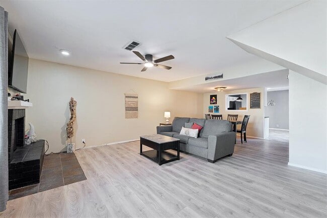 Photo - 9605 Hefner Village Blvd