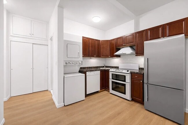 Photo - 312 W 58th St Unidad 4
