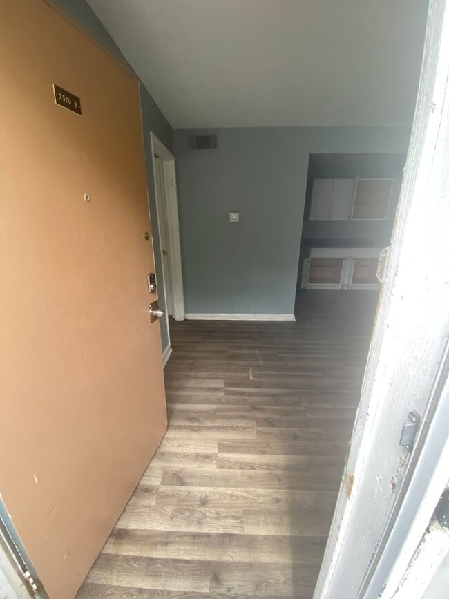 Photo - 2520 Telegraph Rd Unit 2520 - B