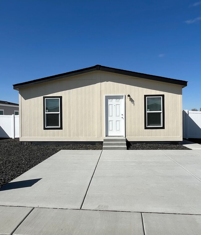 Building Photo - Charming 3 Bedroom 2 Bathroom Home for Rent or Purchase