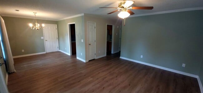 Photo - 137 Westmont Dr
