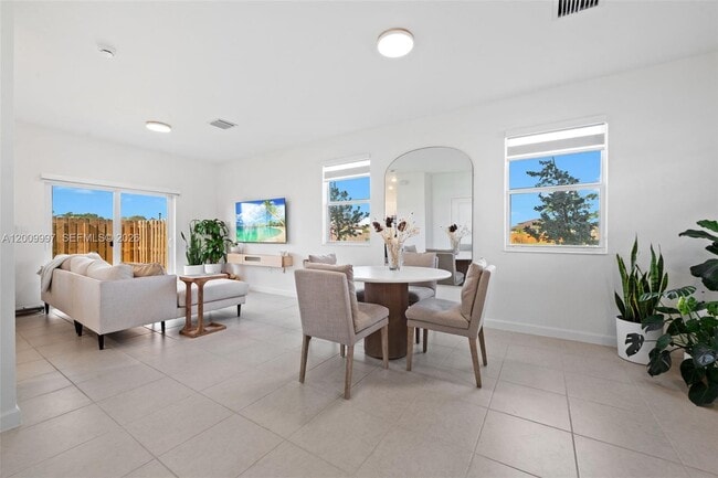 Photo - 2400 SE 29th St