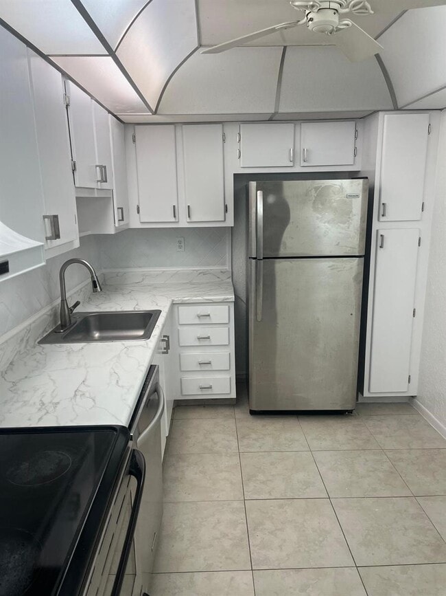 Building Photo - 6301 N University Dr Unit 310