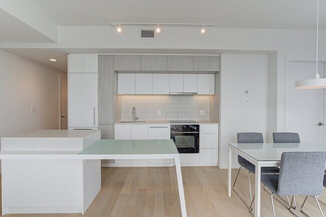 Photo - 1288 Rue Saint-Antoine O Unit 2804