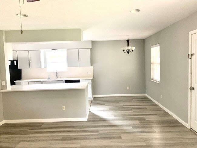 Photo - 7414 Carew St