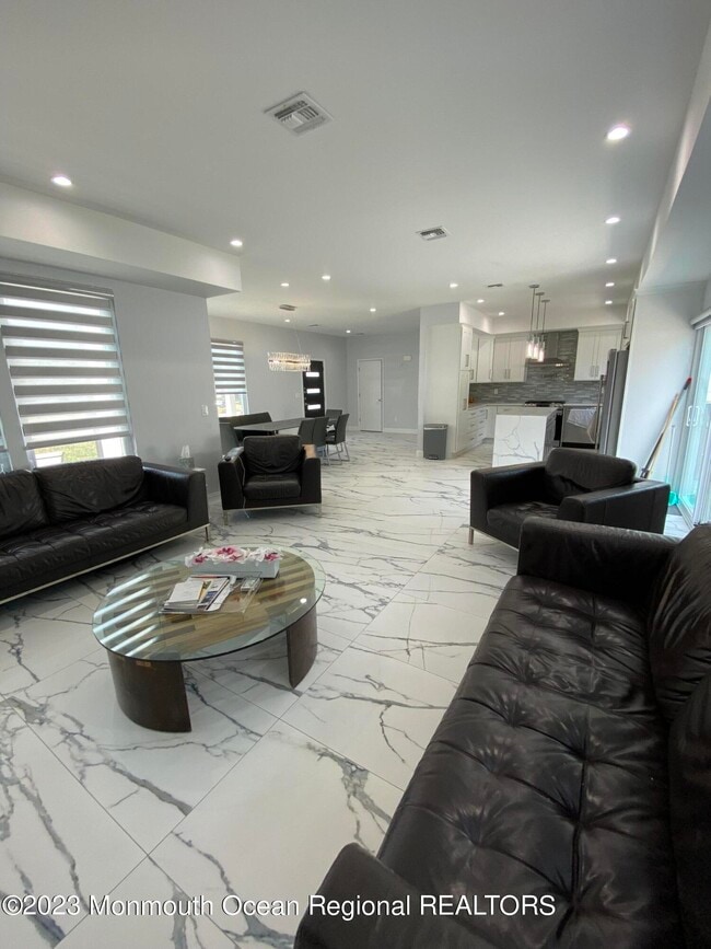 Photo - 975 Van Ct Ave