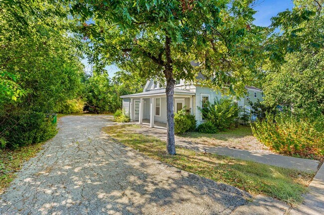 Photo - 3205 Guadalupe St