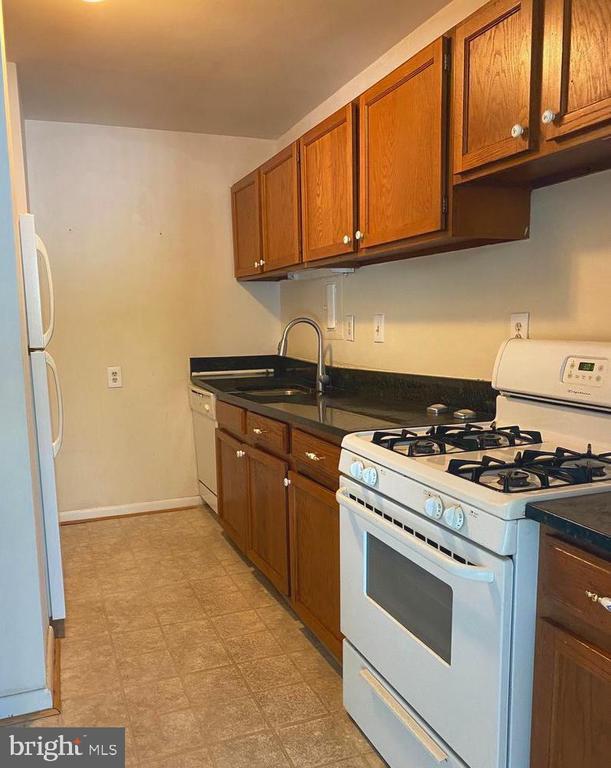 Photo - 5565 Columbia Pike Unit 310