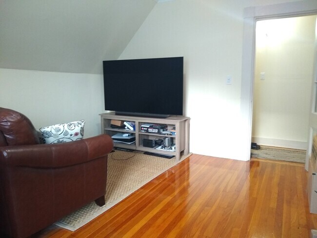 Photo - 31 Chester St Unit #3