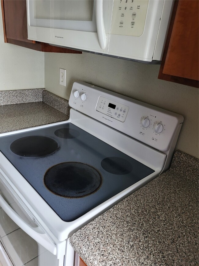 Building Photo - 3506 Cove View Blvd Unit 1308