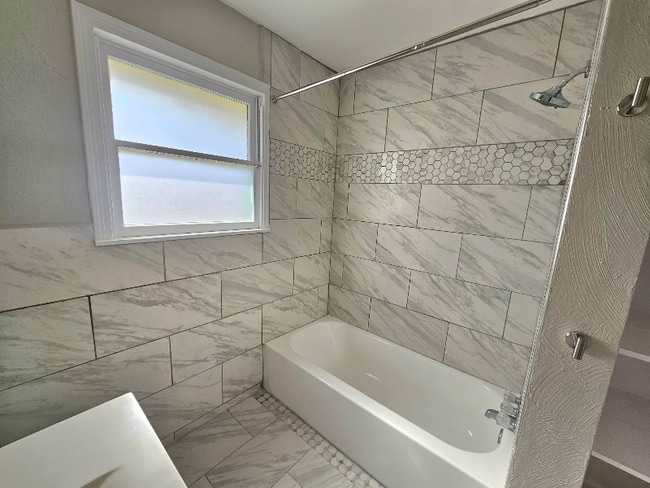 Photo - 513 Oakdale Dr