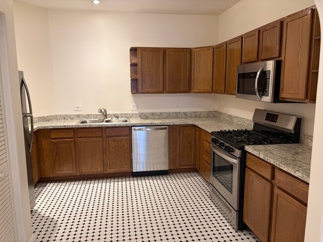 Photo - 520 N Milwaukee Ave