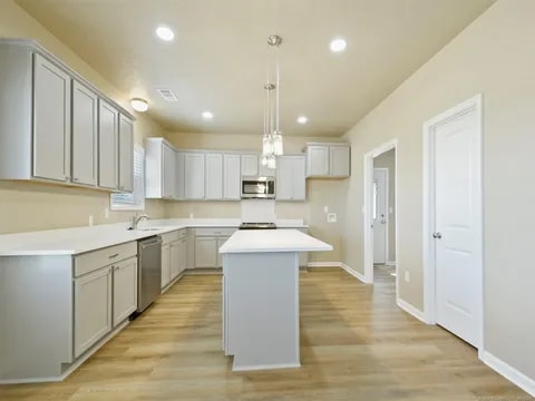 Photo - 142 Aspen Cir