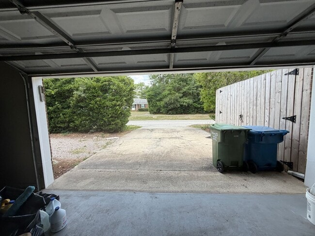 Photo - Central Wilmington, popular school districts,2 car garage/RV/Boat parking 3/4 bedroom/fenched/Liv...