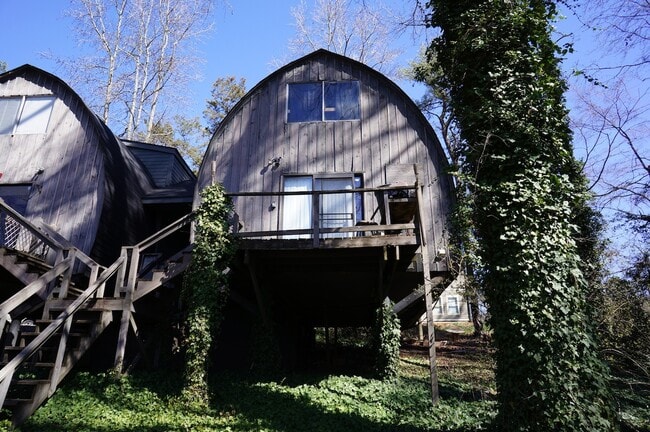 Building Photo - Unique & Affordable 2 Bedroom on Eastside ... Rental