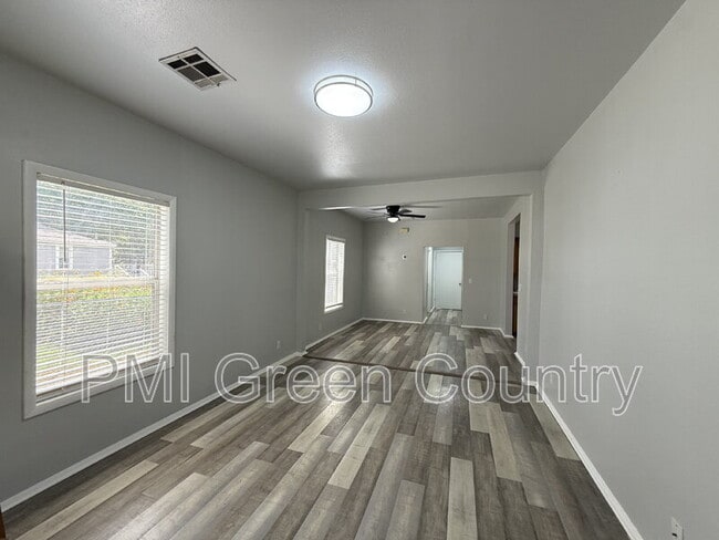 Photo - 212 W Pecan St