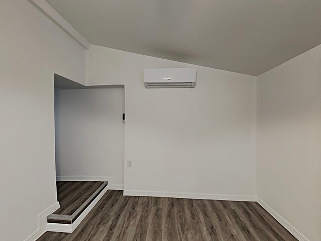 Photo - 630 N Halifax Ave