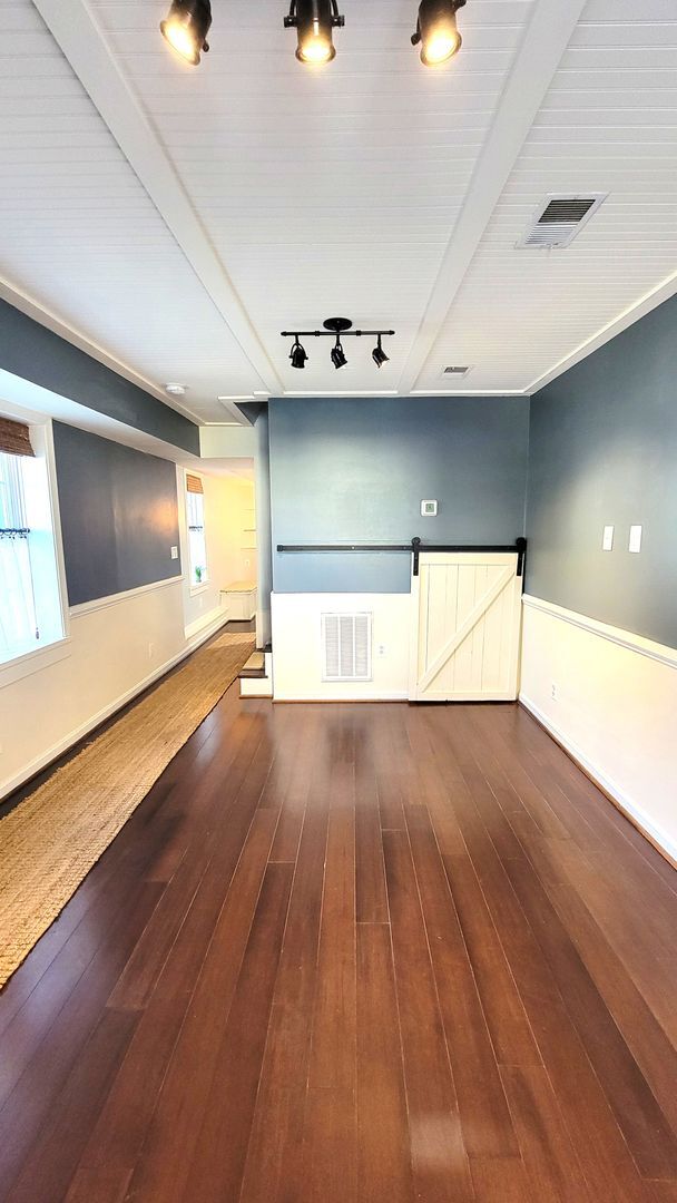 Photo - Beautifully Maintained Townhome in Downtow...