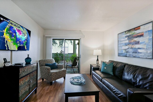 Building Photo - Furnished One Bedroom in trendy Melrose Di... Rental