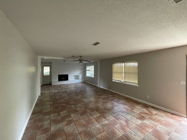 Photo - Shadows Acres.. New Flooring..New Paint.....