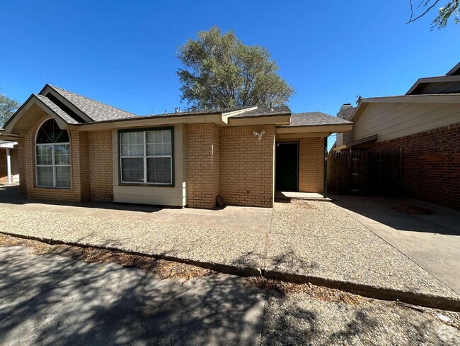Building Photo - Duplex Across The Street From Costco & Eas... Rental