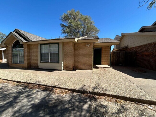 Duplex Across The Street From Costco & Eas... - Duplex Across The Street From Costco & Eas... Apartamento