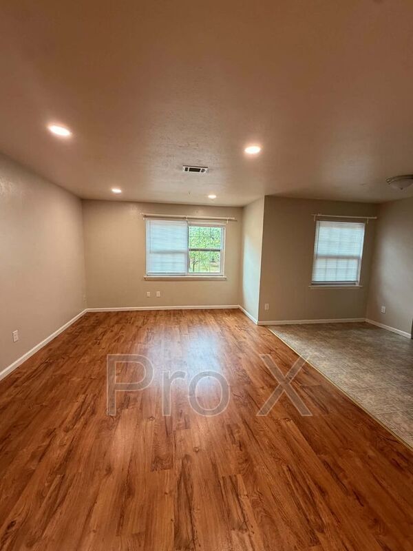 1807 Grand