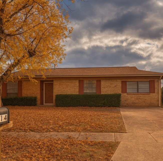 Building Photo - 2214 Kirby Smith Dr