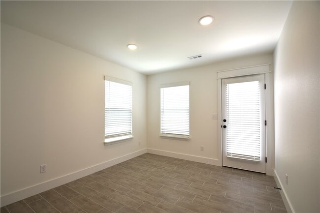 Photo - 2071 Bluestem Dr