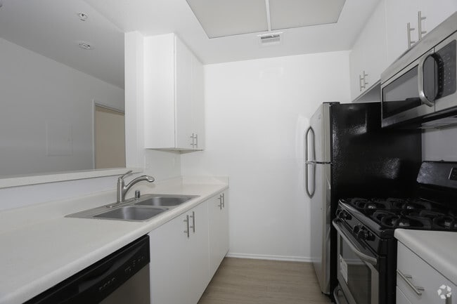 1HAB, 1BA - 650-700 ft² - Hauser Apartments