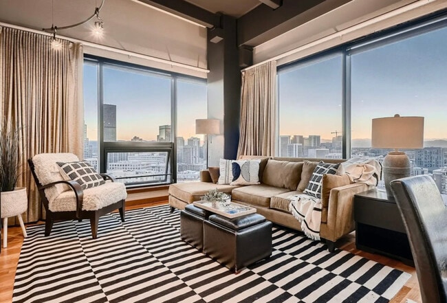 Building Photo - 100 Park Ave W Unit 2106