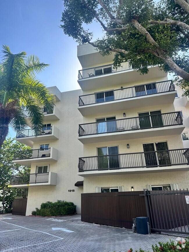 Building Photo - 1918 Brickell Ave Unit 205 Rental