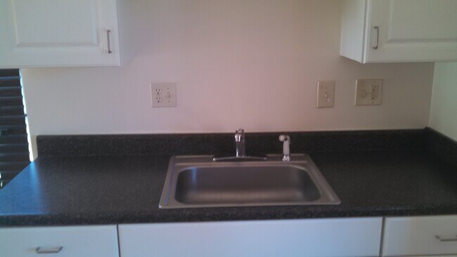 Kitchen - 121 Huyshope Ave Unit #3D