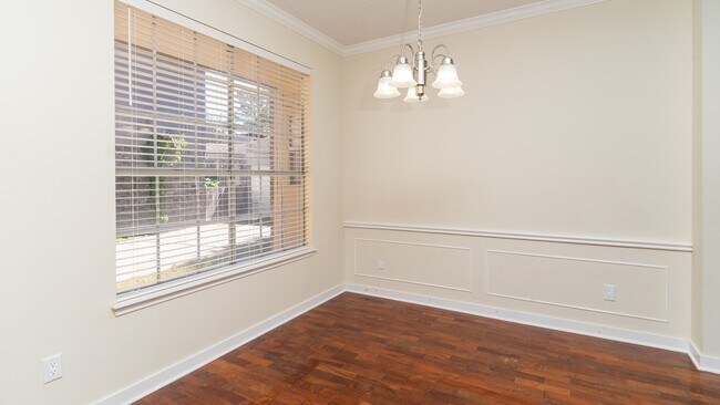 Photo - 16123 Cairngorm Ave