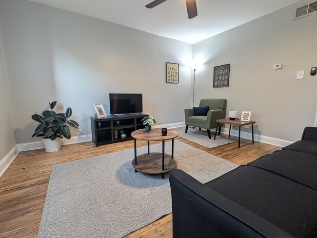 Photo - 1733 F St NE