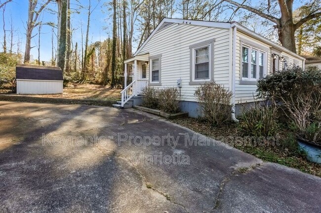 Photo - 540 Church Rd SE