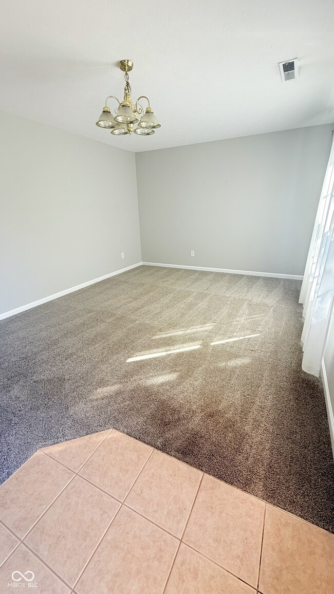 Photo - 6683 Amherst Way