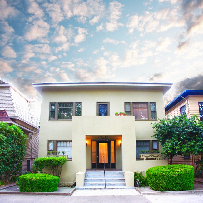 Main Entry - 2815 I St Unit 4