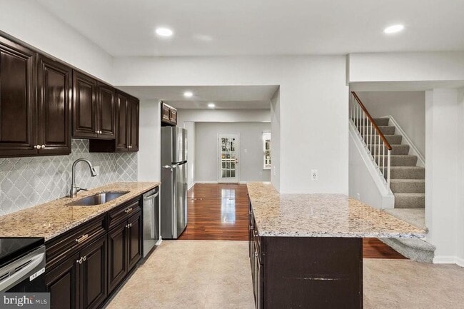 Photo - 7000 Ducketts Ln