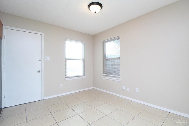 Photo - 401 Cornwall Cir