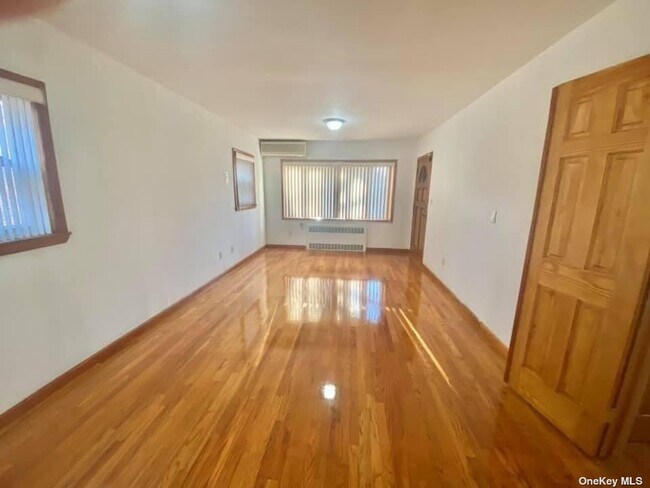 Photo - 77-11 168th St