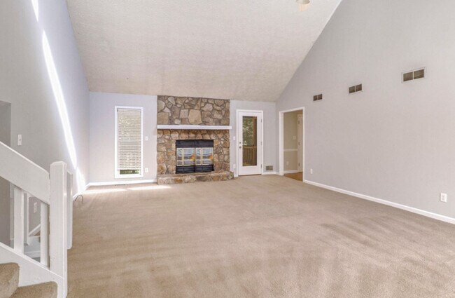 Photo - 2175 Wenlok Trail