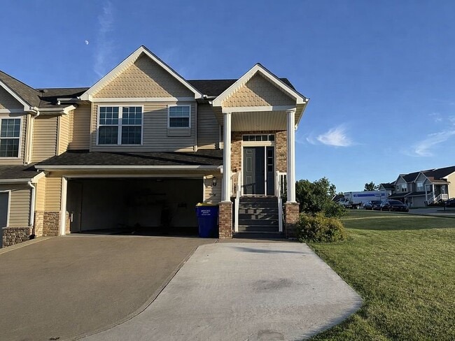 Building Photo - 42 Vandello Dr