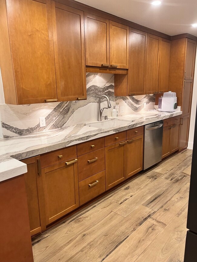 Building Photo - 3530 Piedmont Rd NE Unit Spacious 1BR + Den