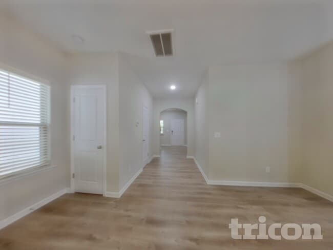 Photo - 213 Spring Knoll Dr