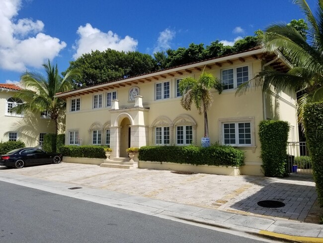 Building Photo - 251 Oleander Ave Unit 1