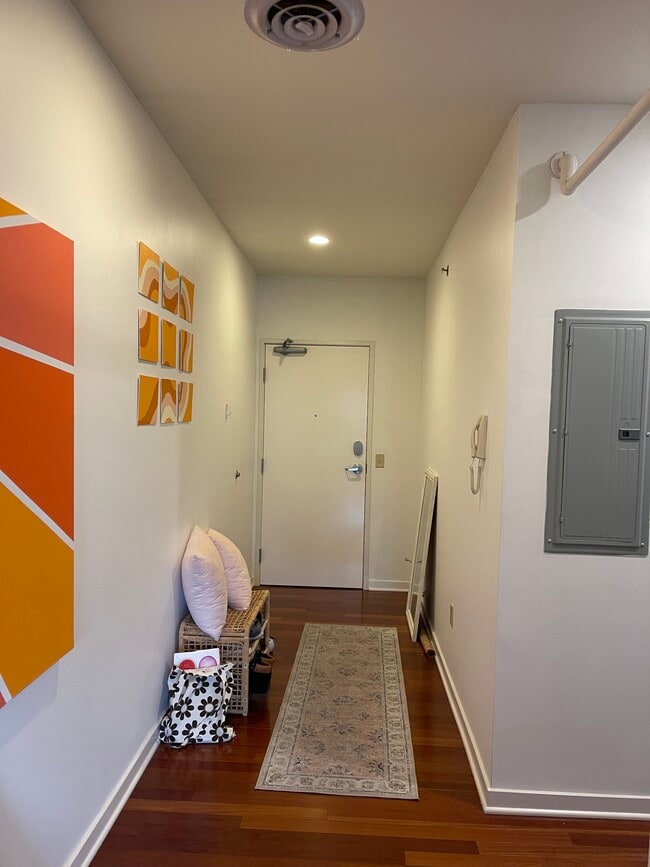 Building Photo - 11 W 2nd St Unit 314