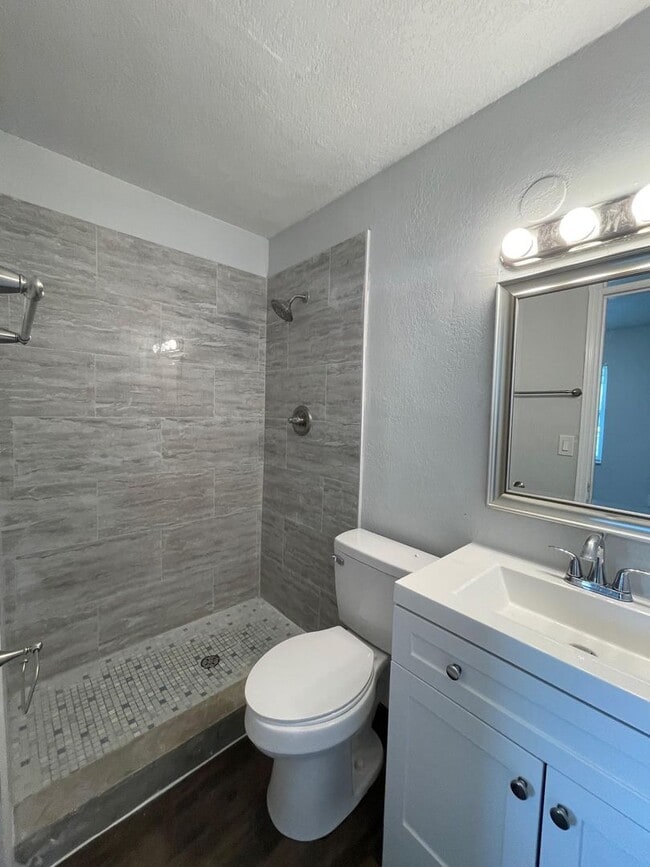 Building Photo - 4 BED/2 BATH Home! AVAILABLE NOW!